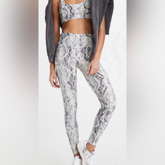 Alo Yoga High Waist Vapor Snakeskin Legging L Bone NWOT - Picture 2 of 8